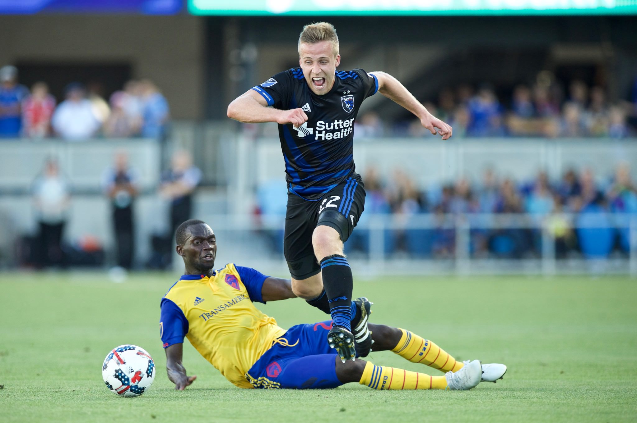 最浪漫的事,是和你一起飞!杭州一对滑翔伞夫妻出战亚运 真的是比翼....